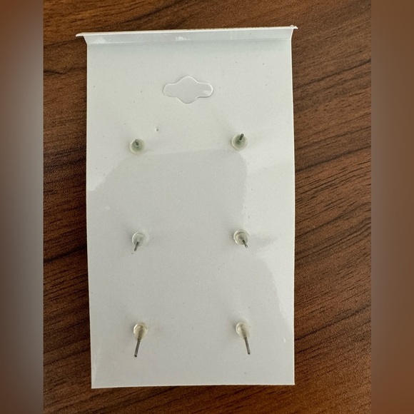 3 Piece Earring Set - Flowers - Bows - Studs - Picture 2 of 2